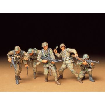 1/35 Tamiya German Front-Line Infantryman (THC35196)