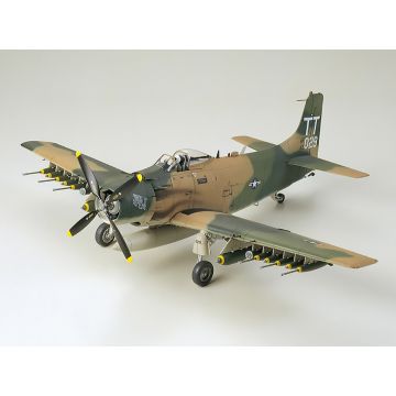 1/48 Tamiya A-1J Skyraider U. S. Air Force (THC61073)