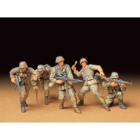 1/35 Tamiya German Front-Line Infantryman (THC35196)