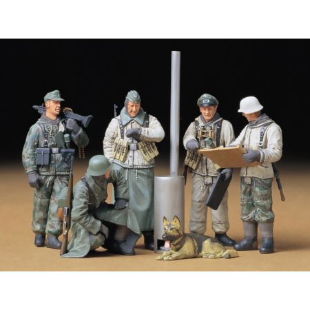 1/35 Tamiya German Soldiers Field Briefing (THC35212)